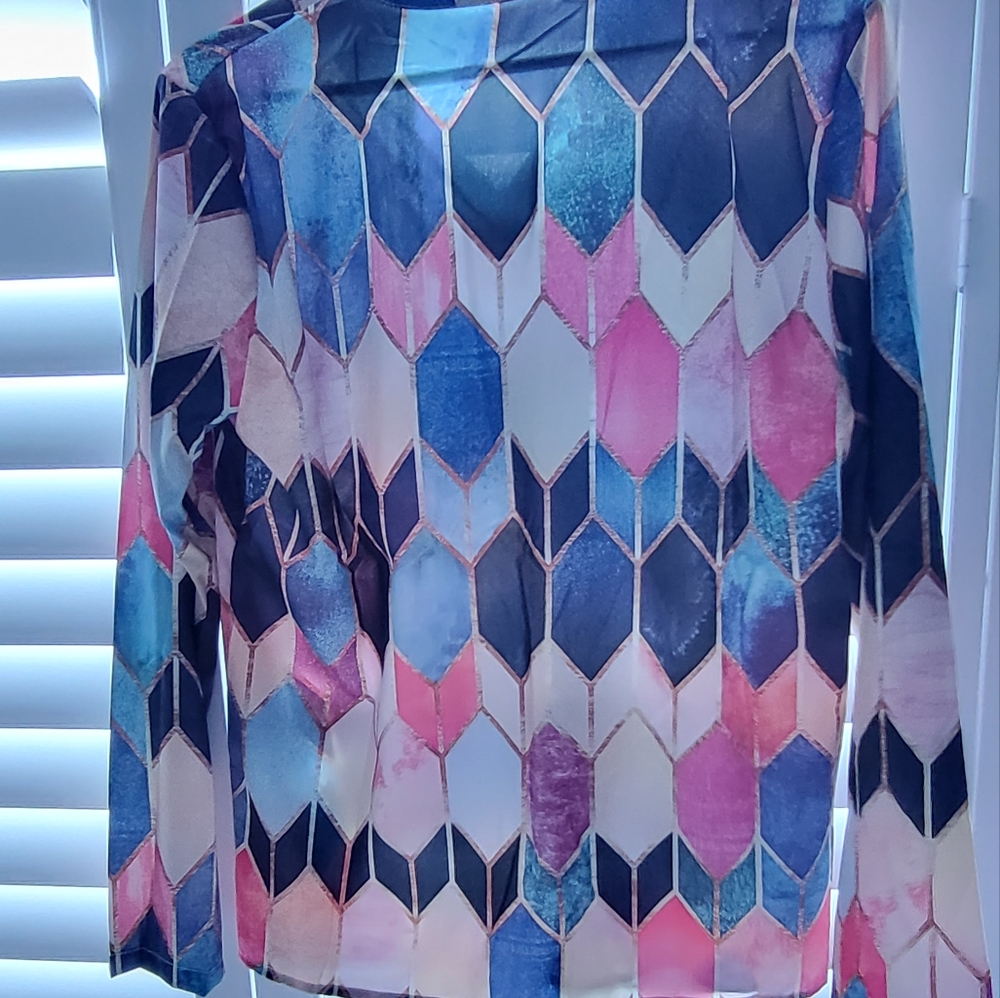 Lightweight LS patterned blouse - Picture 2 of 4